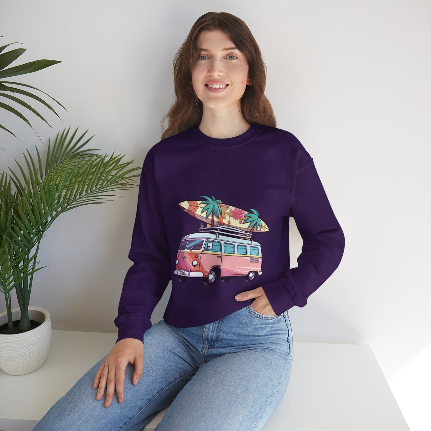 Retro Surf Van - Unisex Heavy Blend™ Crewneck Sweatshirt