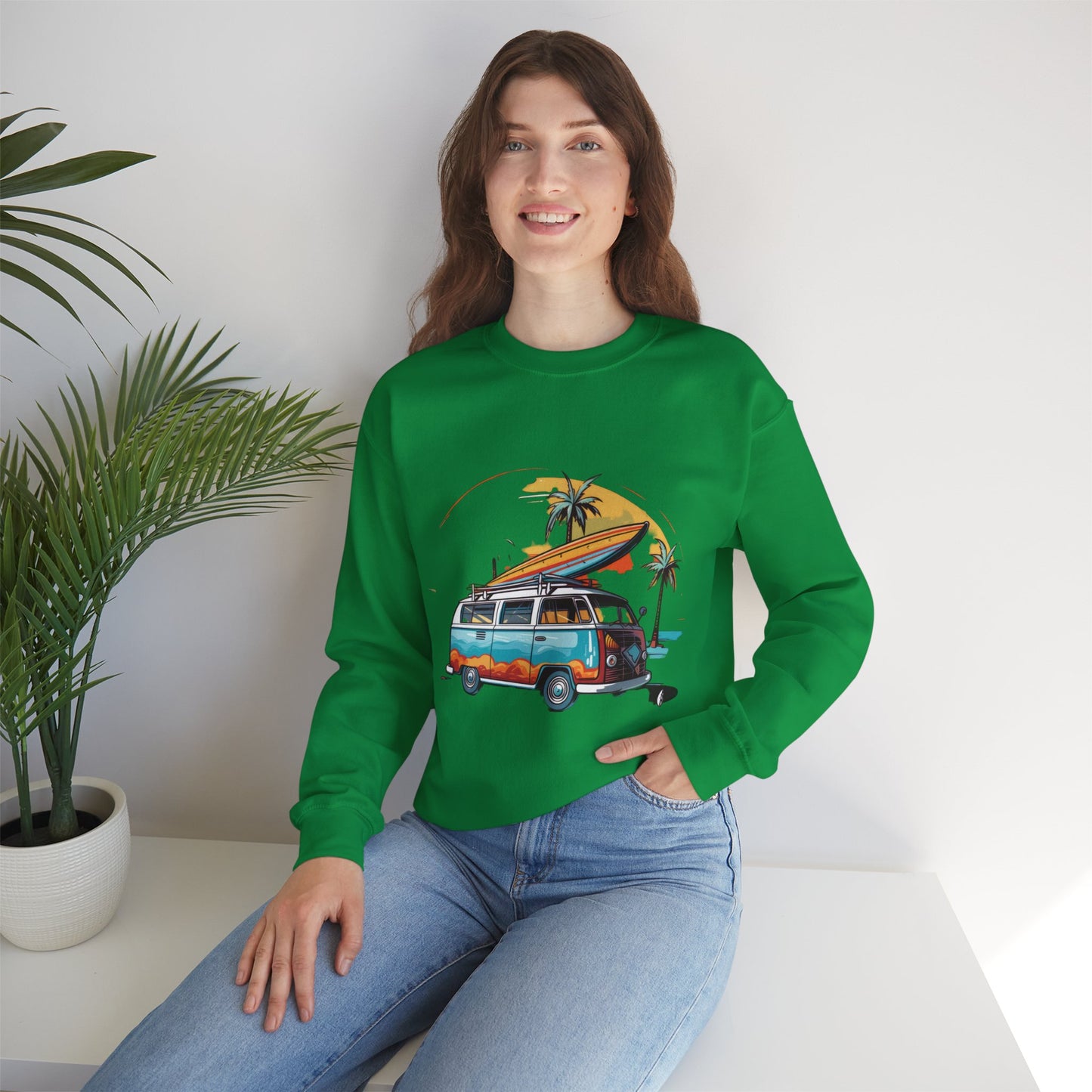 Retro Surf Van - Unisex Heavy Blend™ Crewneck Sweatshirt