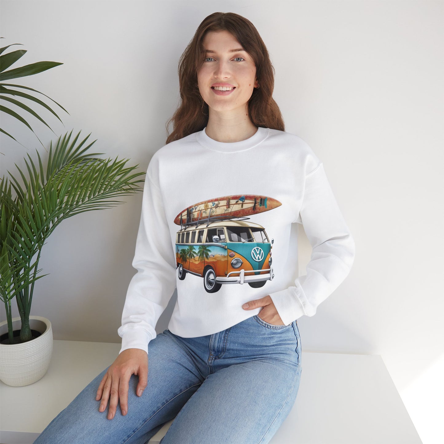 Retro Surf Van - Unisex Heavy Blend™ Crewneck Sweatshirt