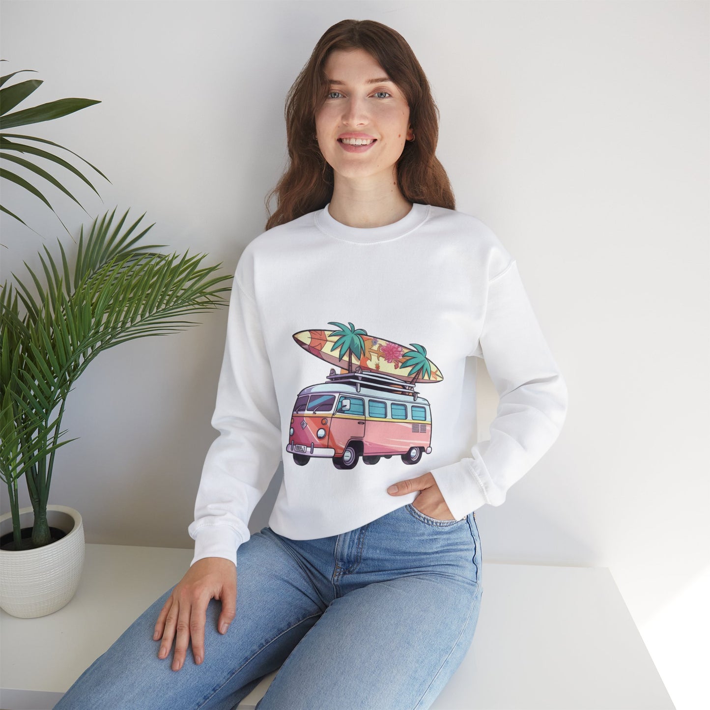 Retro Surf Van - Unisex Heavy Blend™ Crewneck Sweatshirt