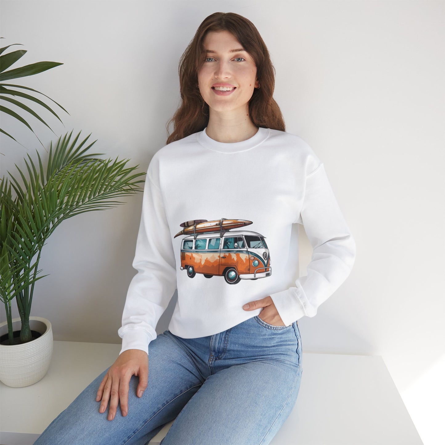 Retro Surf Van - Unisex Heavy Blend™ Crewneck Sweatshirt