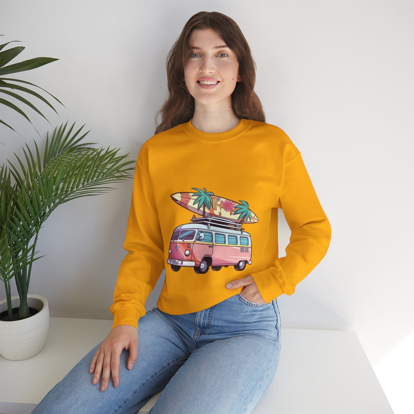 Retro Surf Van - Unisex Heavy Blend™ Crewneck Sweatshirt