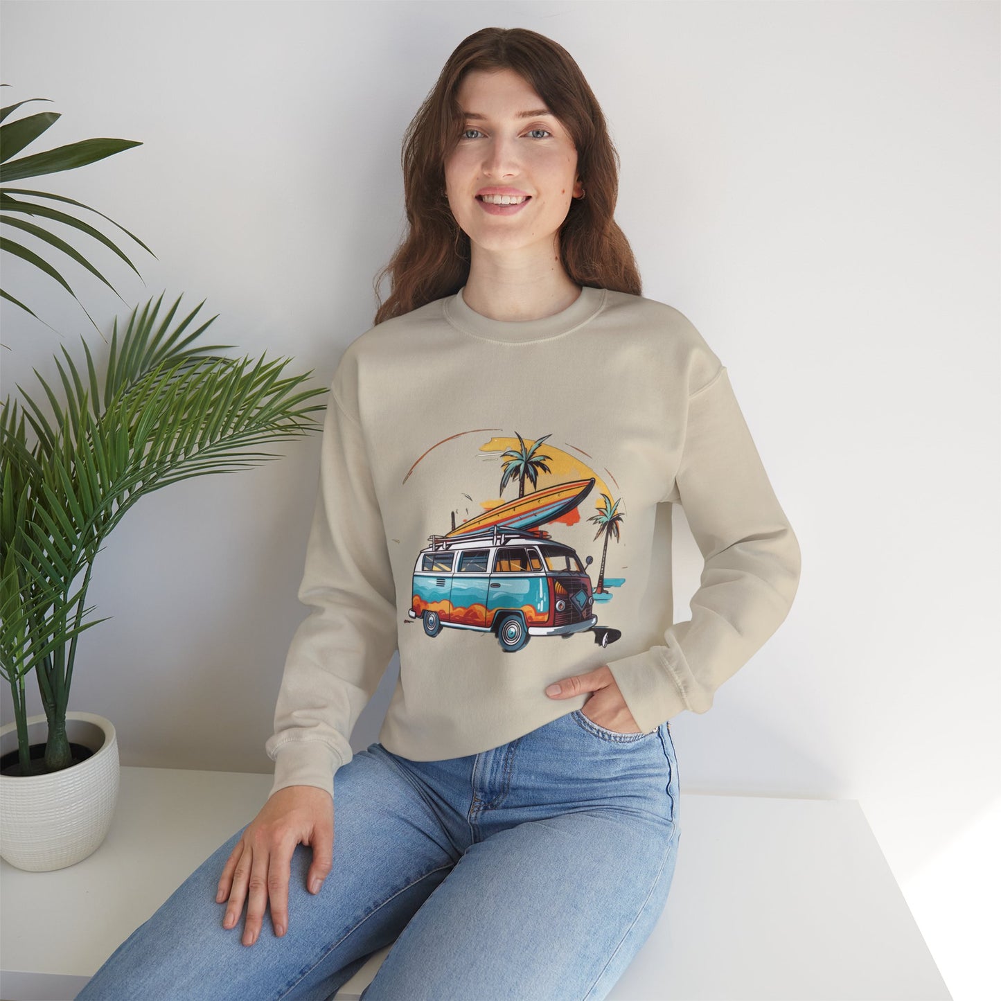 Retro Surf Van - Unisex Heavy Blend™ Crewneck Sweatshirt