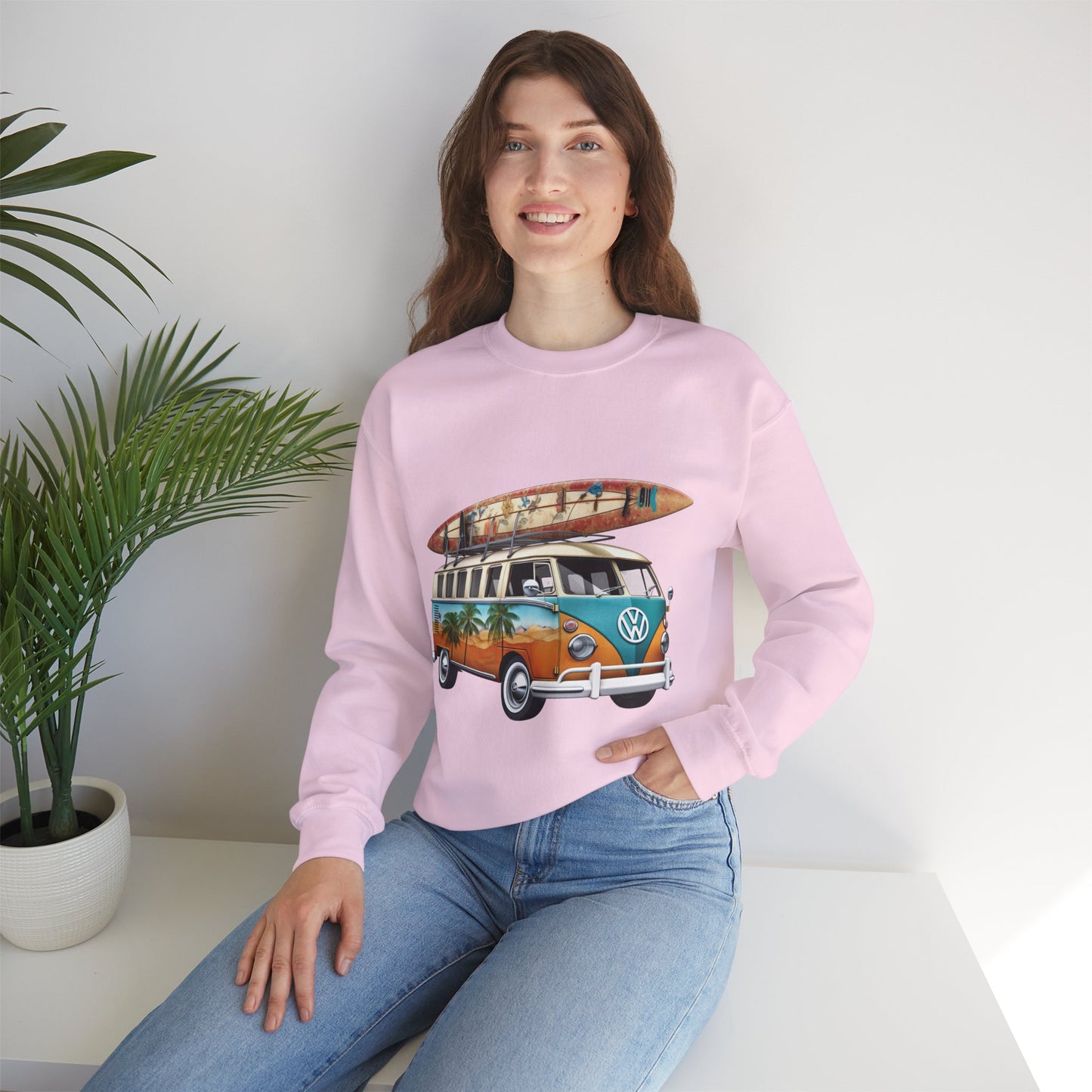 Retro Surf Van - Unisex Heavy Blend™ Crewneck Sweatshirt