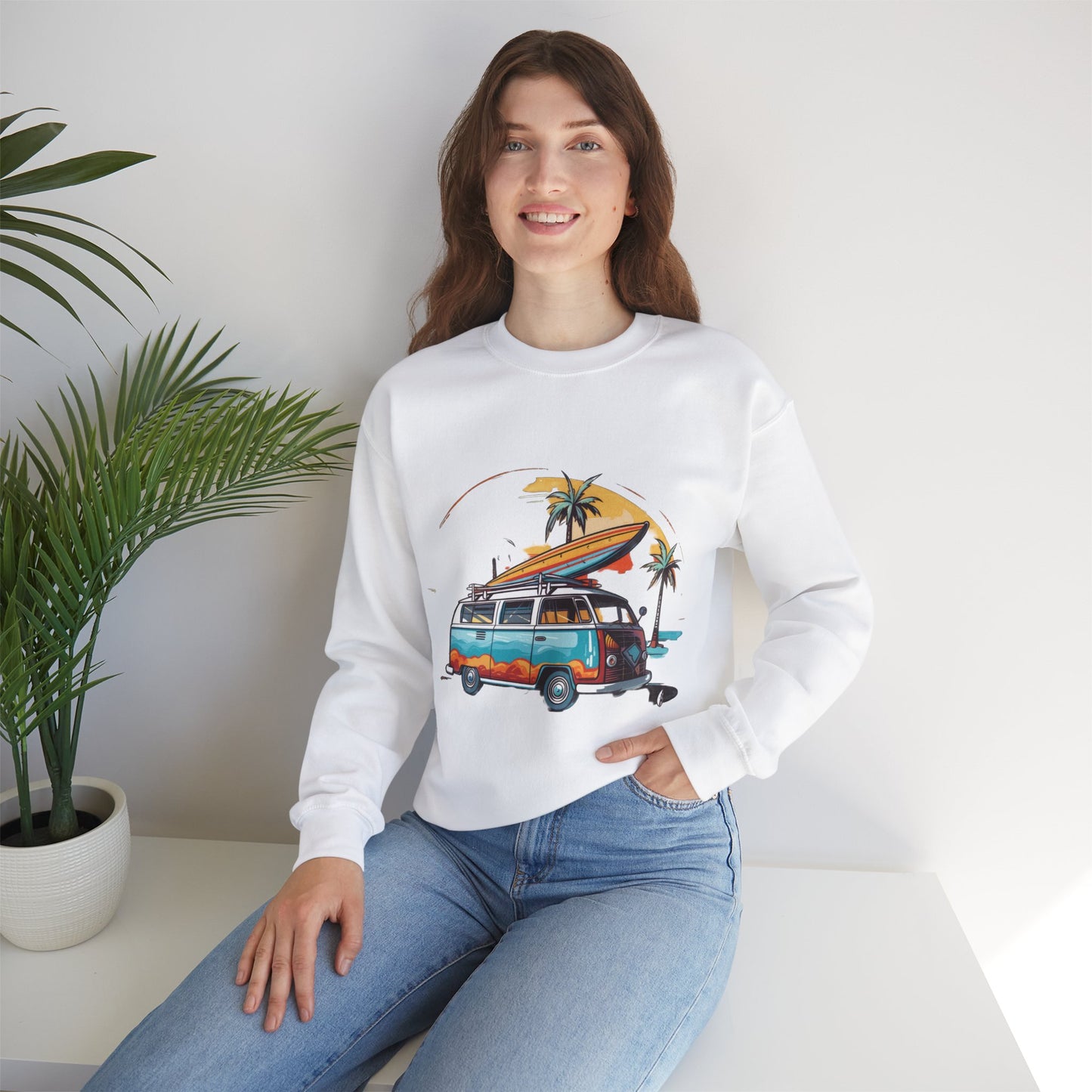 Retro Surf Van - Unisex Heavy Blend™ Crewneck Sweatshirt