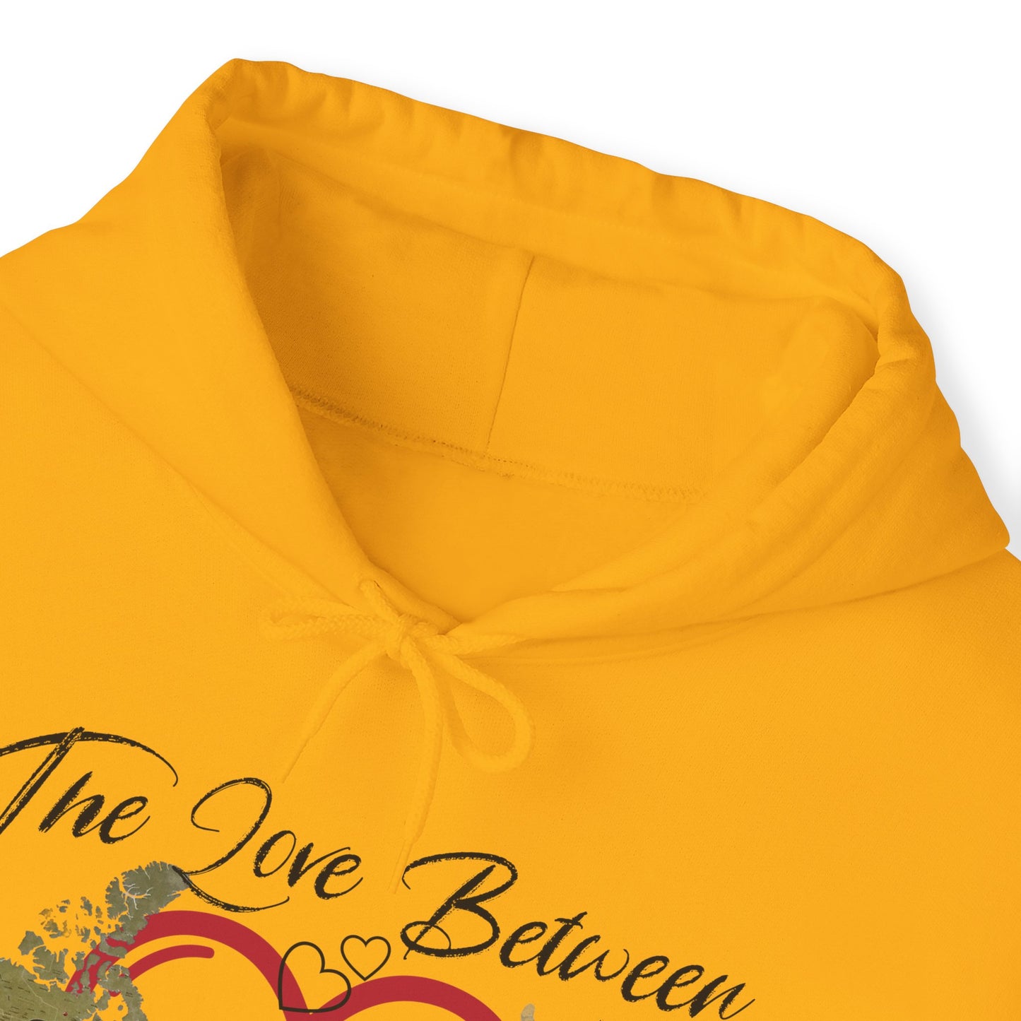 The love between mother and daughter knows no distance - Unisex Heavy Blend™ Hooded Sweatshirt