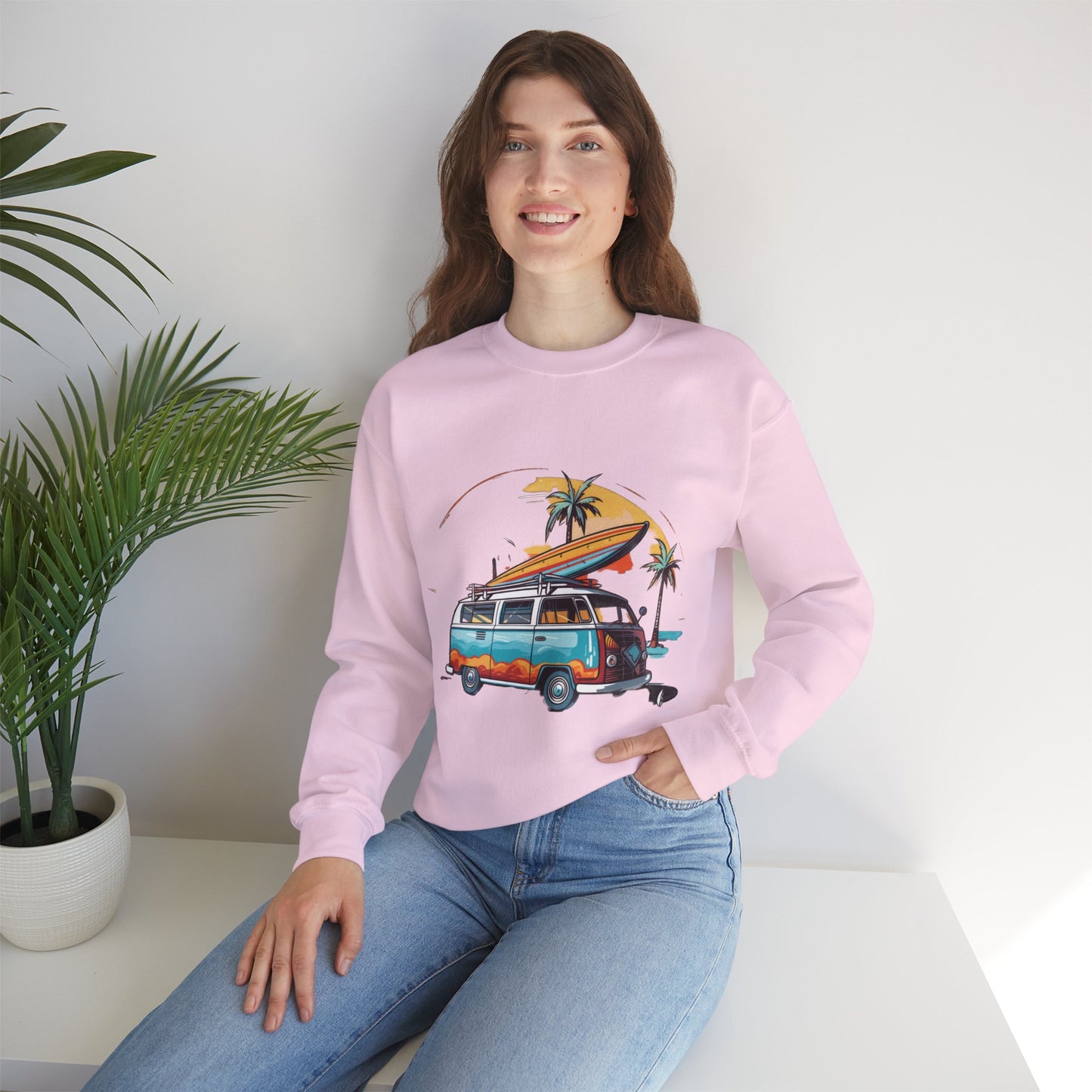 Retro Surf Van - Unisex Heavy Blend™ Crewneck Sweatshirt