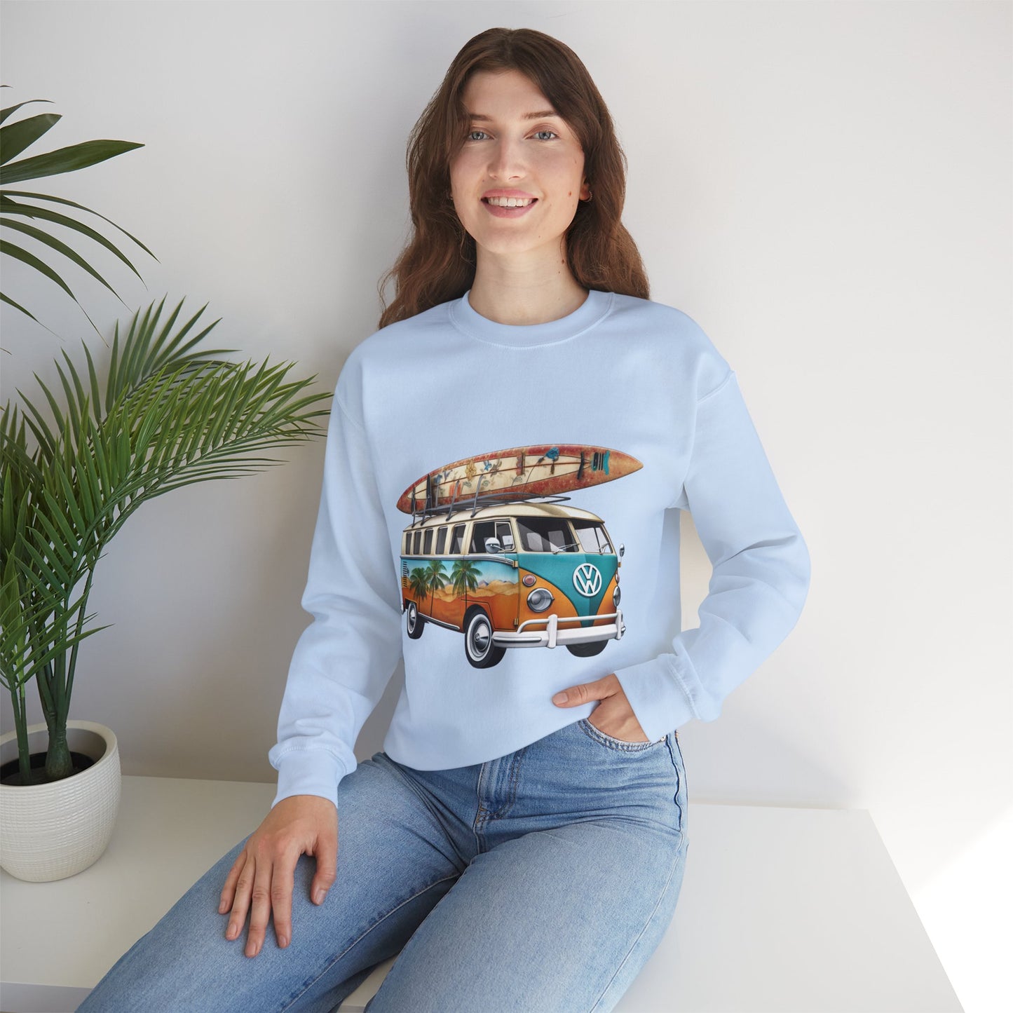 Retro Surf Van - Unisex Heavy Blend™ Crewneck Sweatshirt