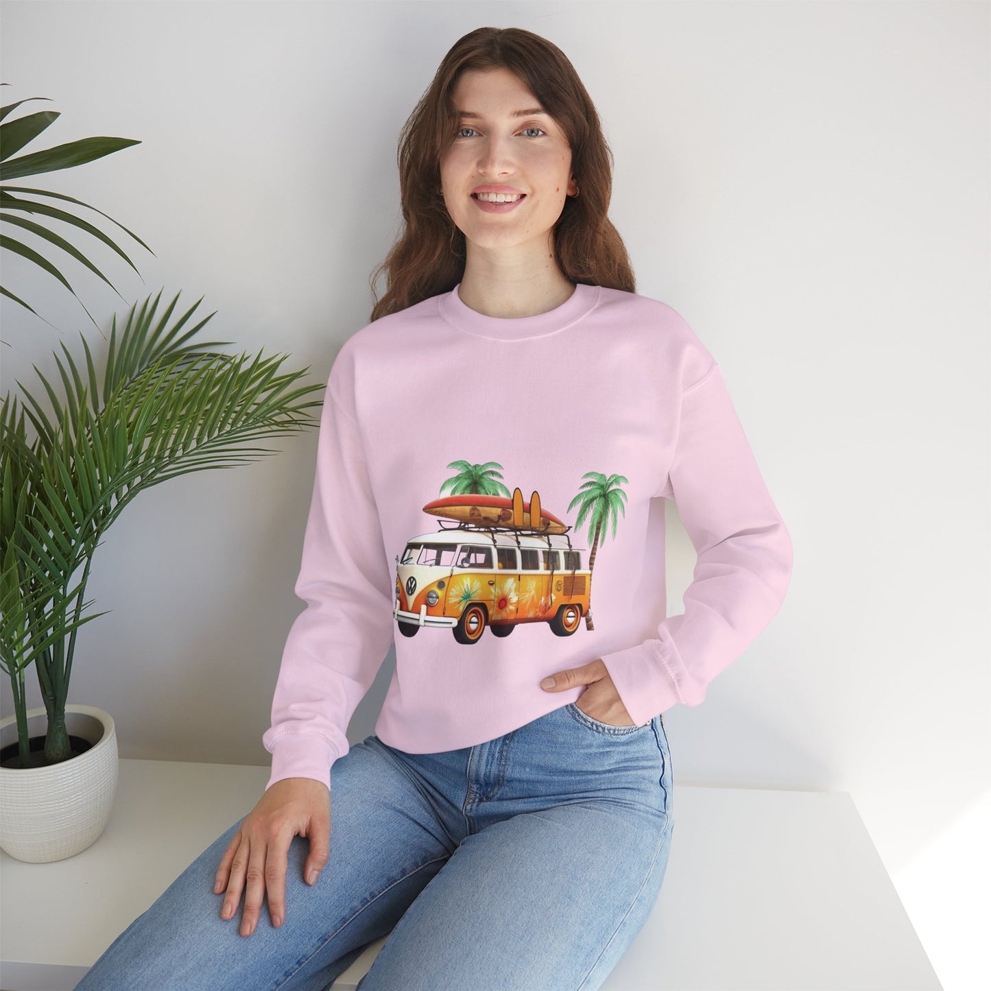 Retro Surf Van - Unisex Heavy Blend™ Crewneck Sweatshirt