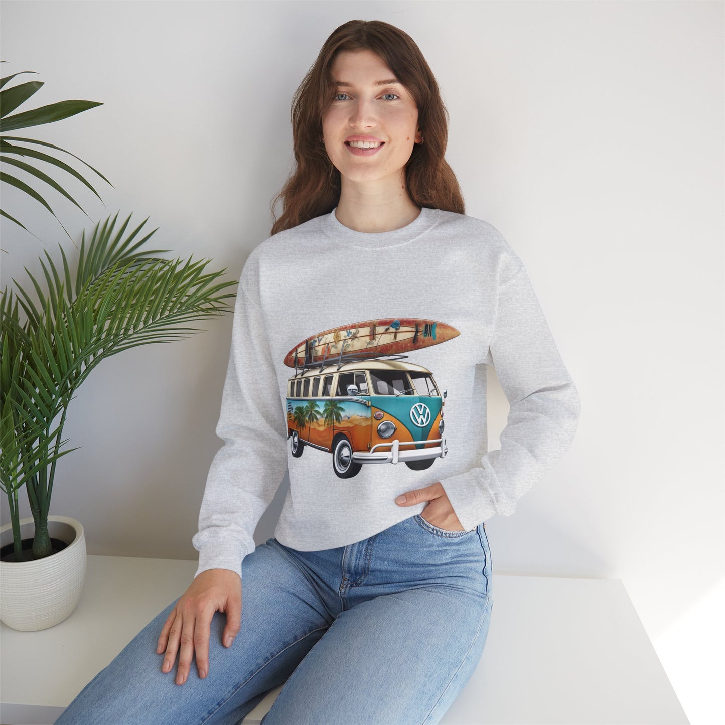 Retro Surf Van - Unisex Heavy Blend™ Crewneck Sweatshirt