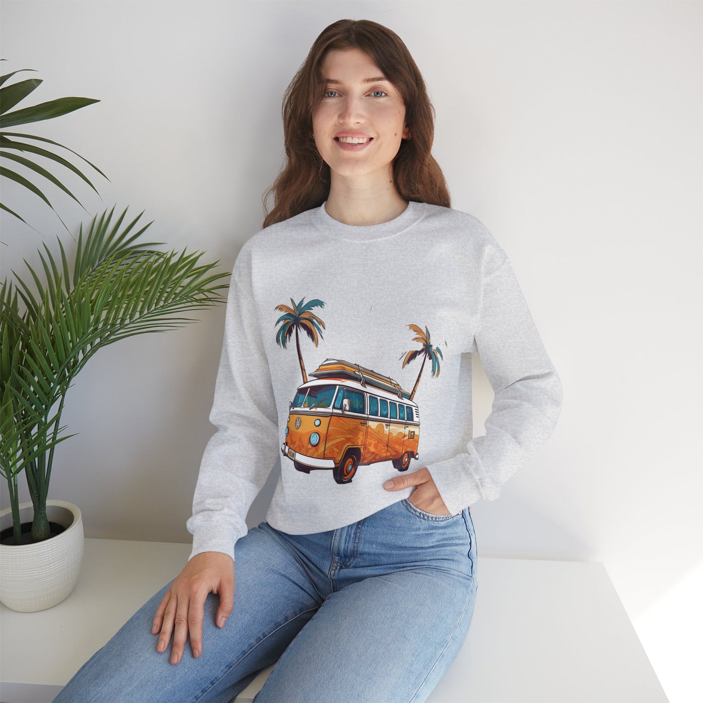 Retro Surf Van - Unisex Heavy Blend™ Crewneck Sweatshirt