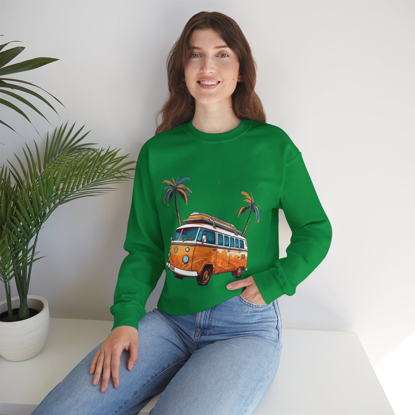 Retro Surf Van - Unisex Heavy Blend™ Crewneck Sweatshirt