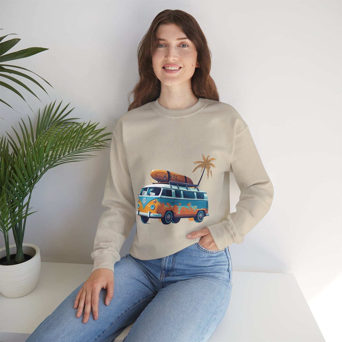 Retro Surf Van - Unisex Heavy Blend™ Crewneck Sweatshirt