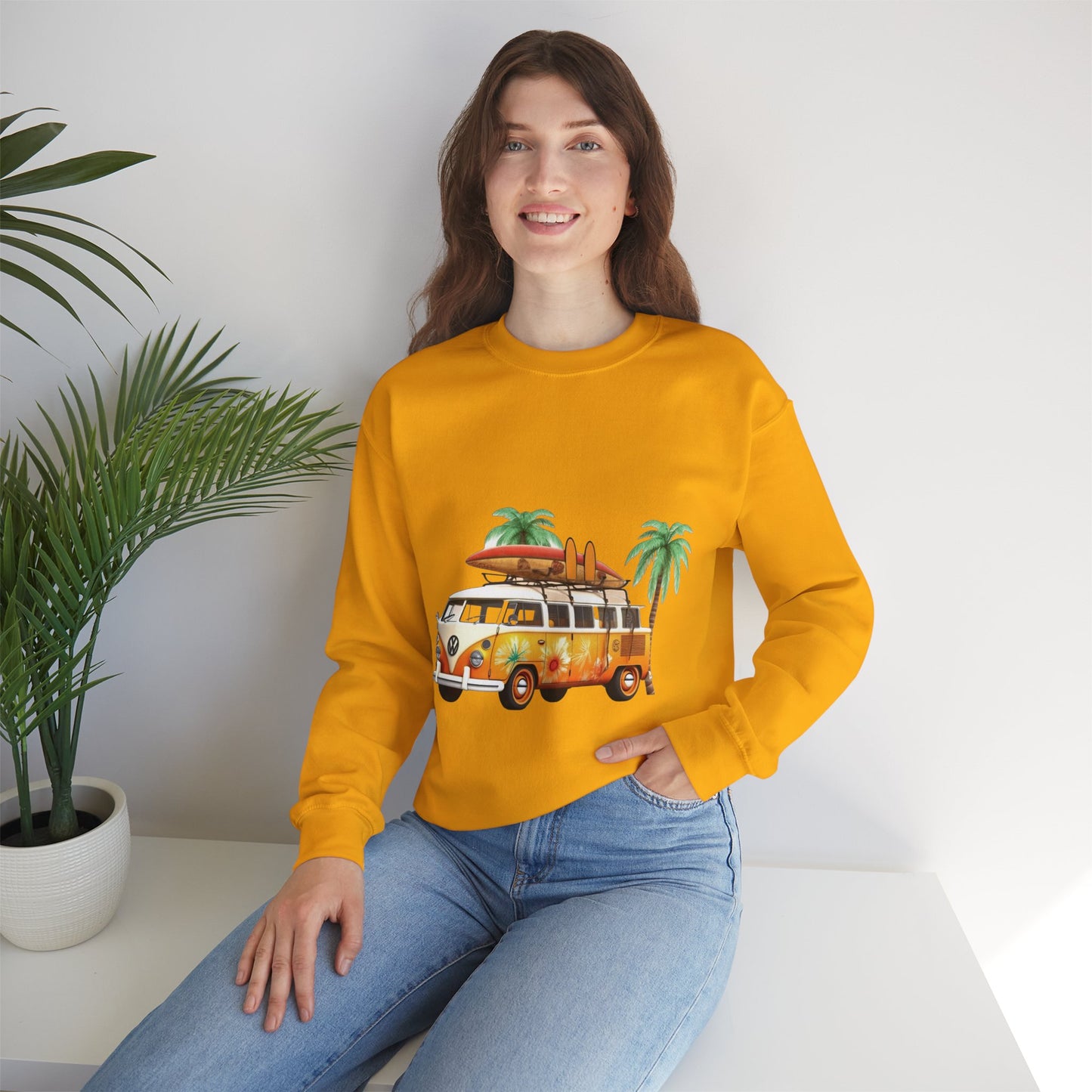 Retro Surf Van - Unisex Heavy Blend™ Crewneck Sweatshirt