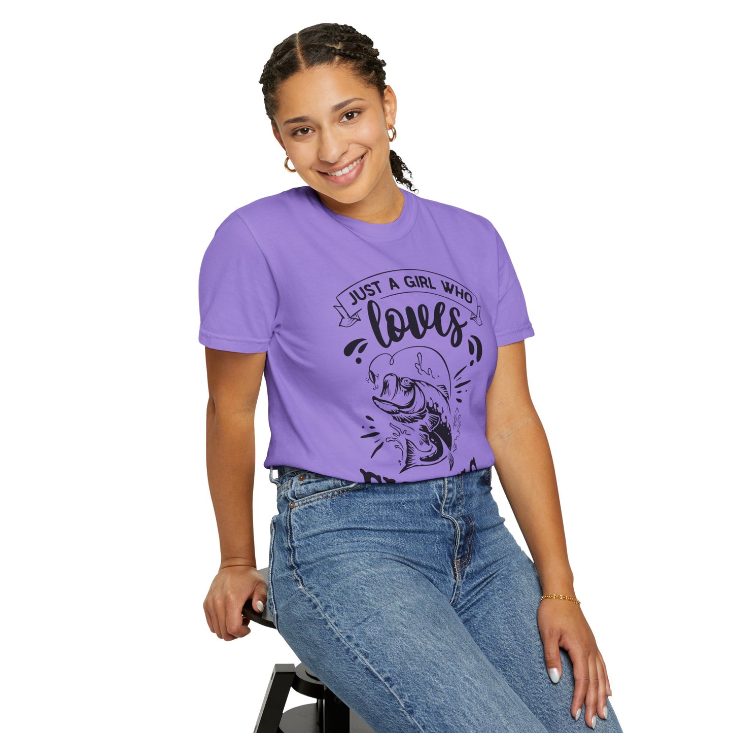 Girl who loves fishing: Unisex Garment-Dyed T-shirt