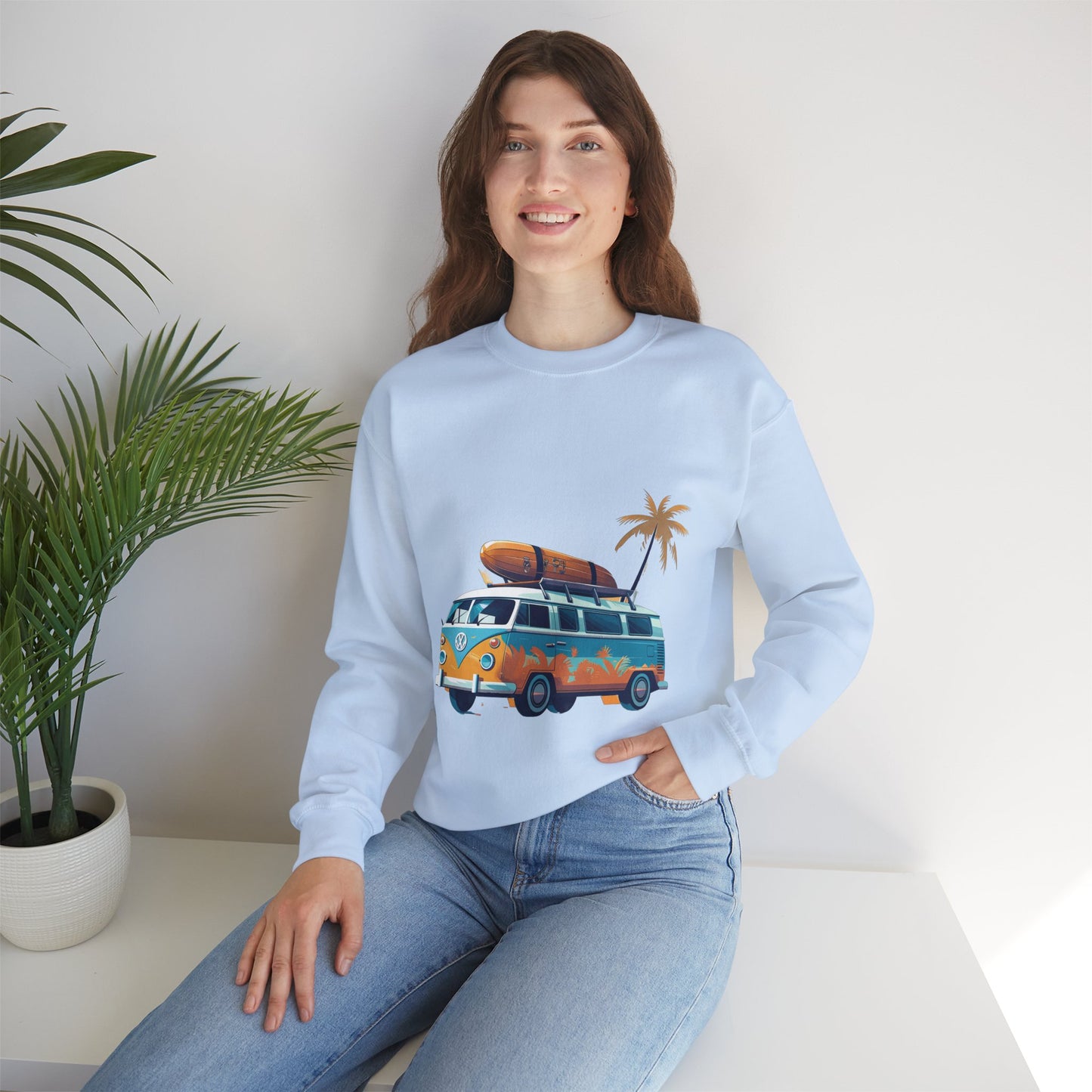 Retro Surf Van - Unisex Heavy Blend™ Crewneck Sweatshirt