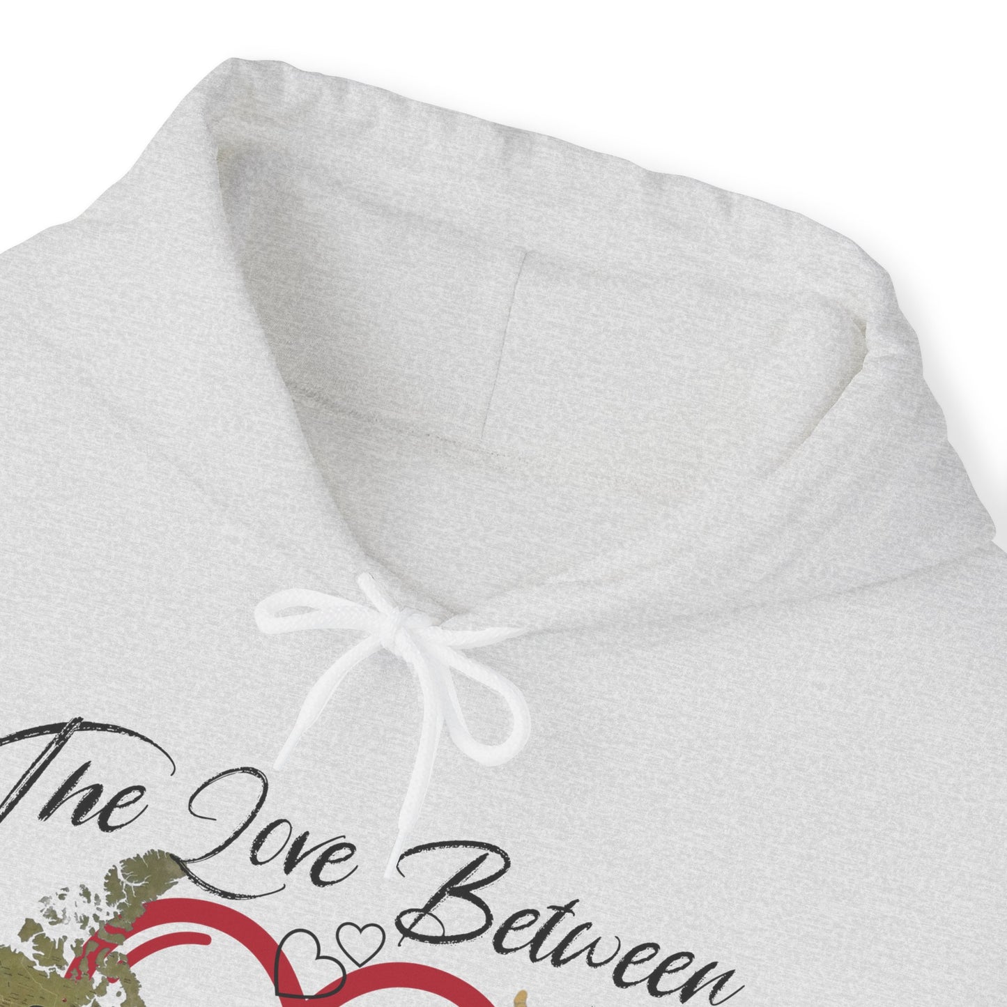 The love between mother and daughter knows no distance - Unisex Heavy Blend™ Hooded Sweatshirt