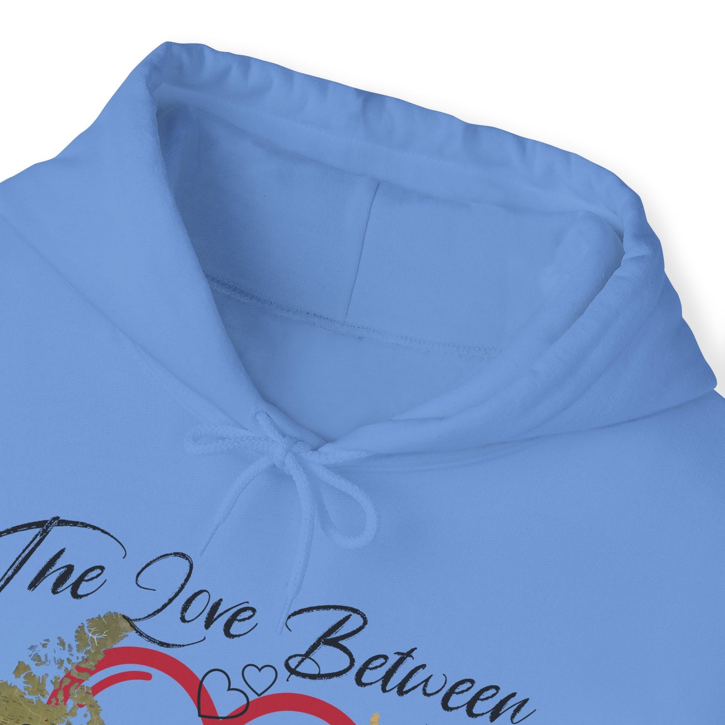 The love between mother and daughter knows no distance - Unisex Heavy Blend™ Hooded Sweatshirt