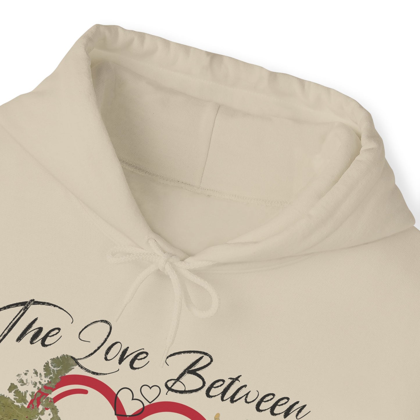 The love between mother and daughter knows no distance - Unisex Heavy Blend™ Hooded Sweatshirt