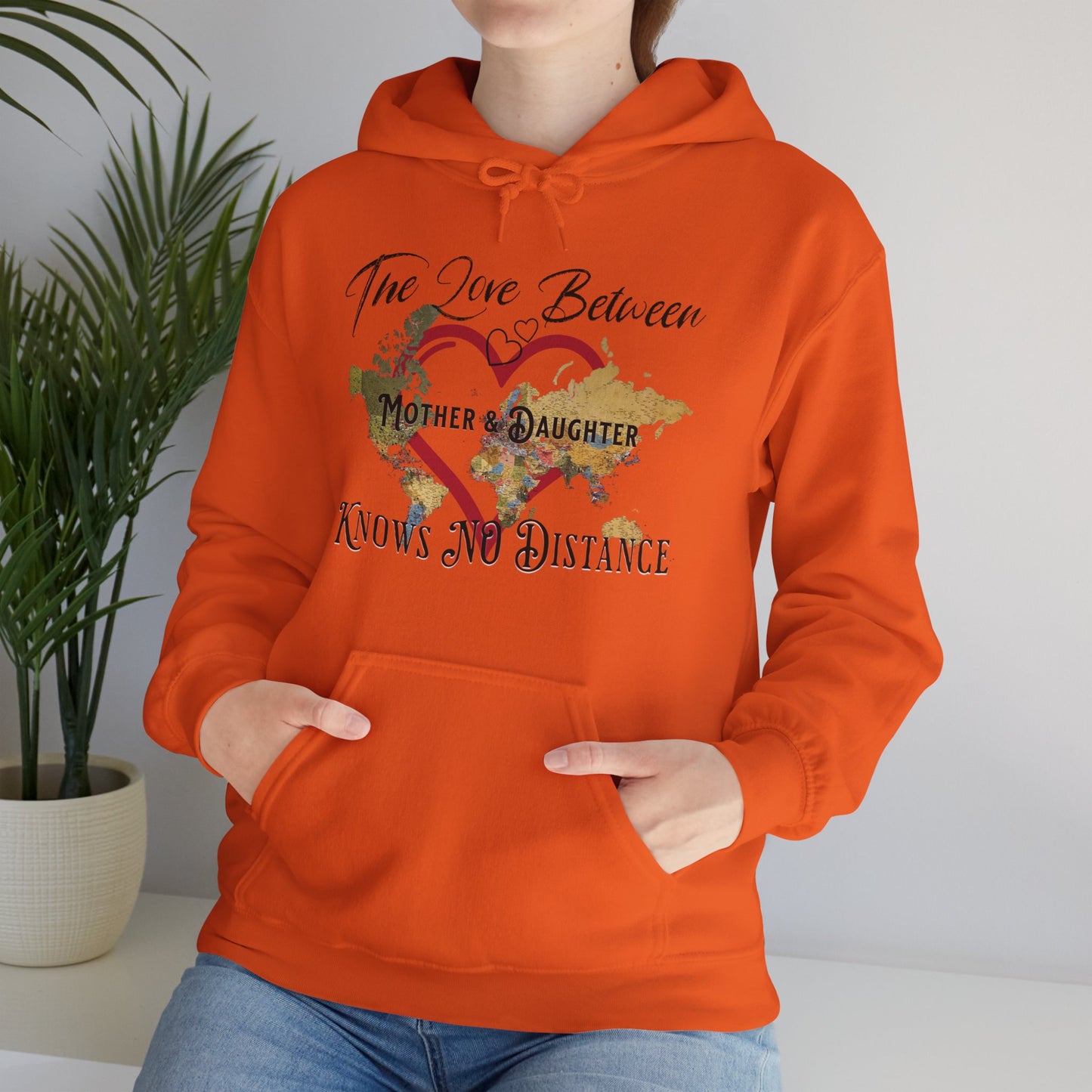 The love between mother and daughter knows no distance - Unisex Heavy Blend™ Hooded Sweatshirt