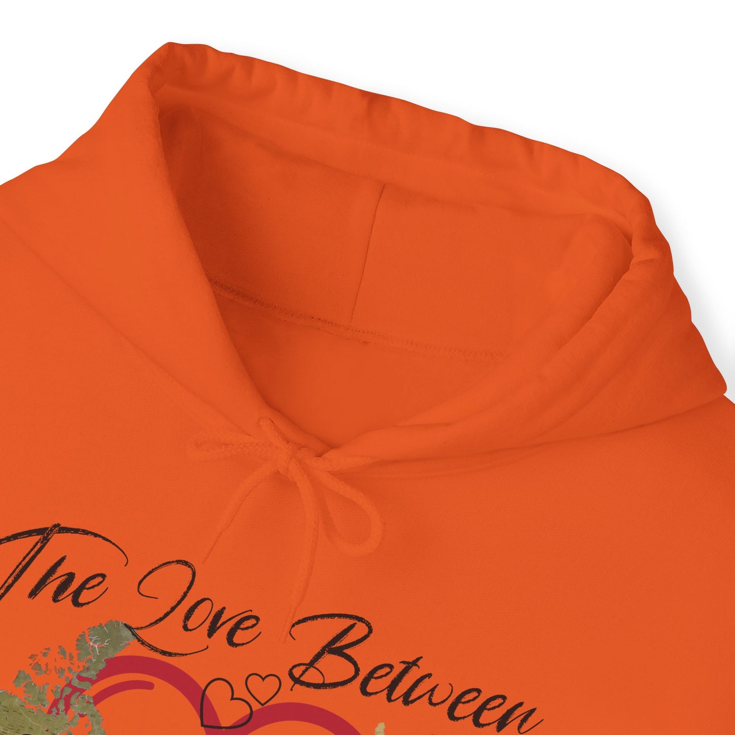 The love between mother and daughter knows no distance - Unisex Heavy Blend™ Hooded Sweatshirt