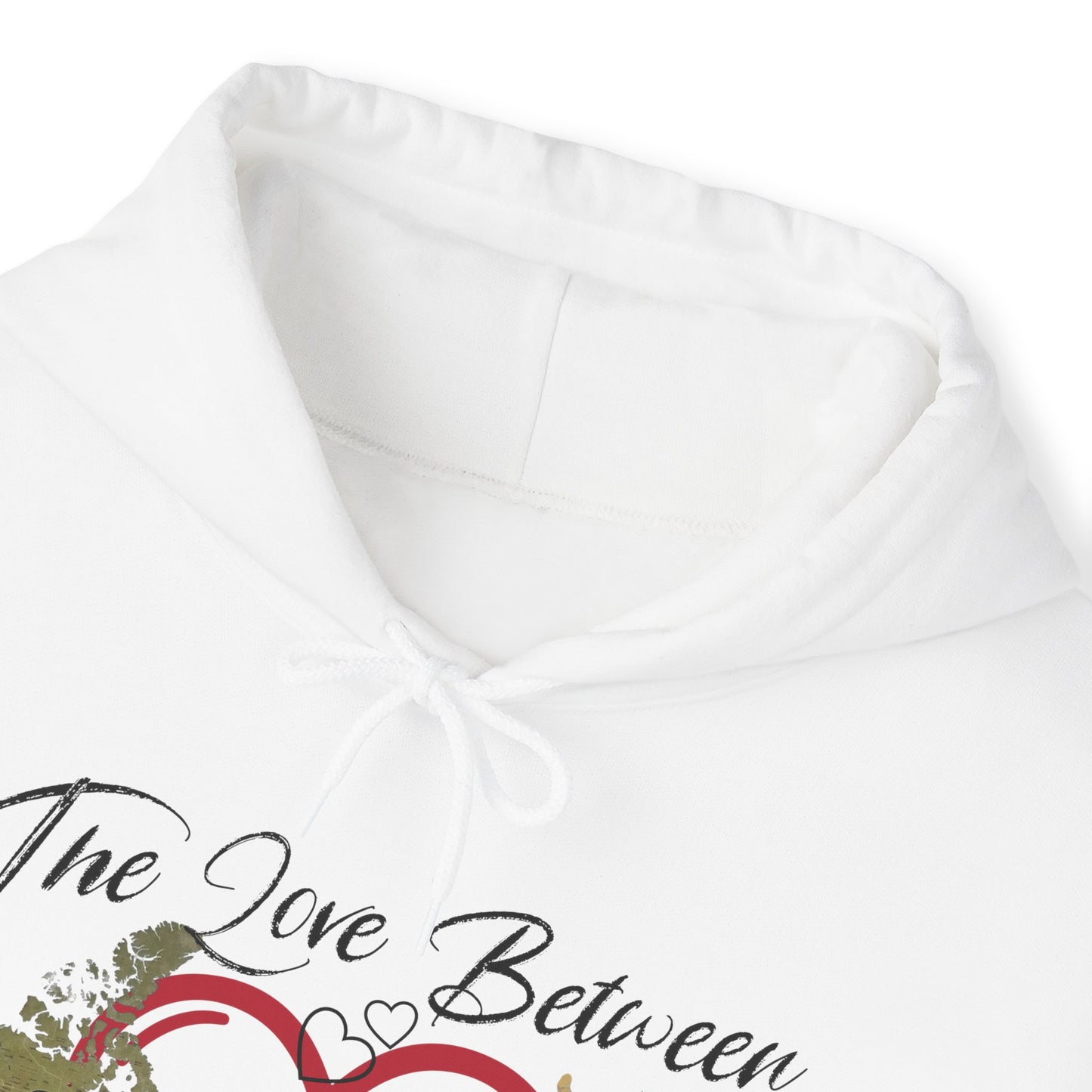 The love between mother and daughter knows no distance - Unisex Heavy Blend™ Hooded Sweatshirt