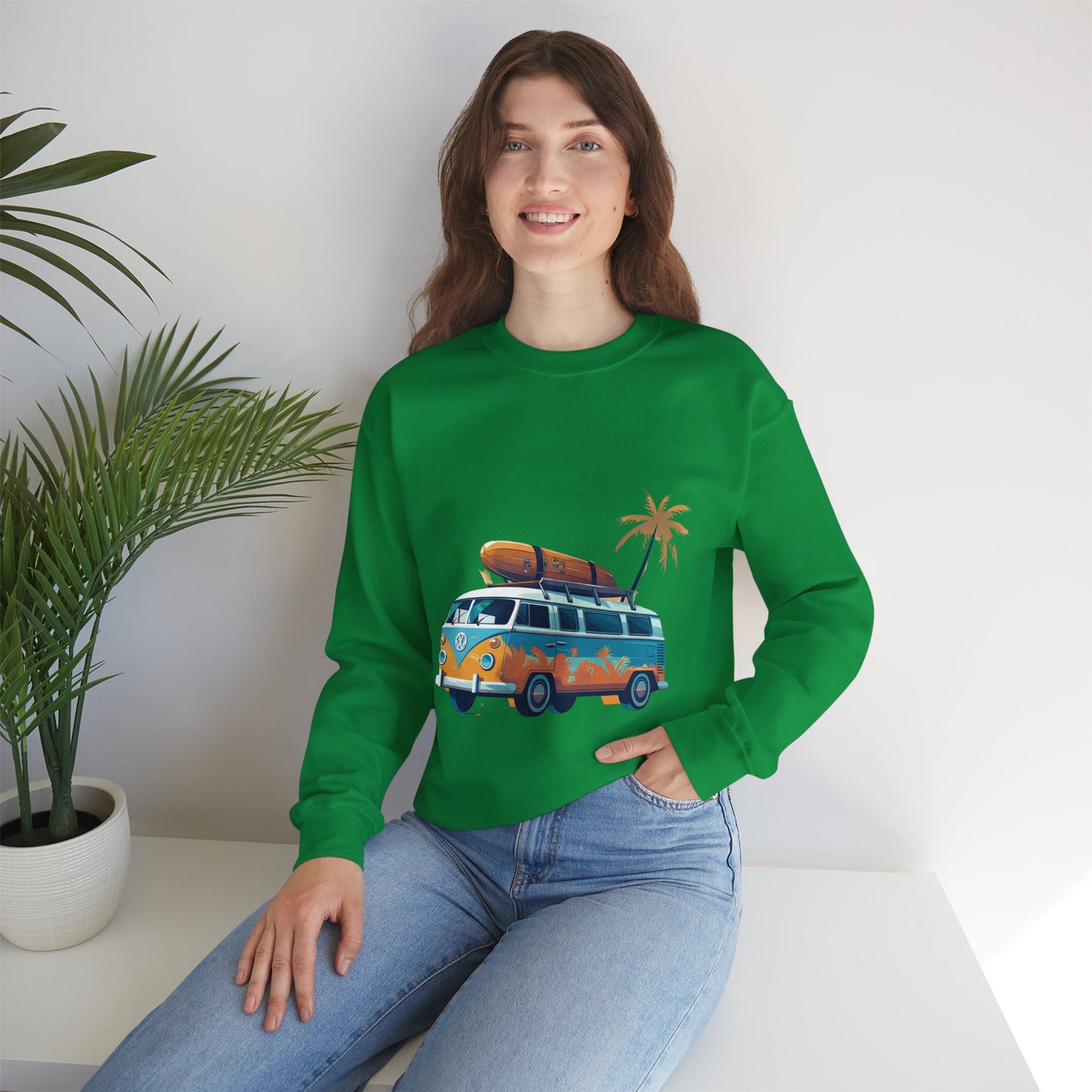 Retro Surf Van - Unisex Heavy Blend™ Crewneck Sweatshirt