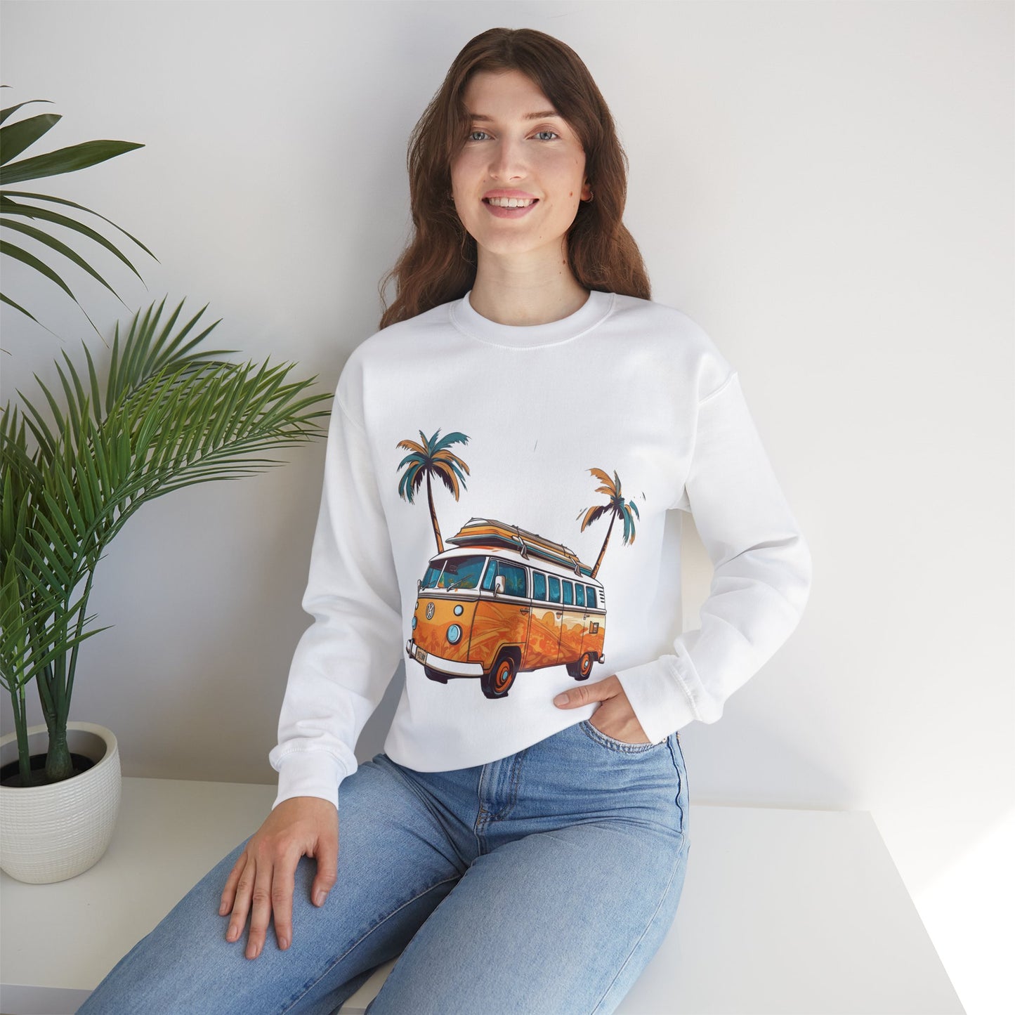 Retro Surf Van - Unisex Heavy Blend™ Crewneck Sweatshirt