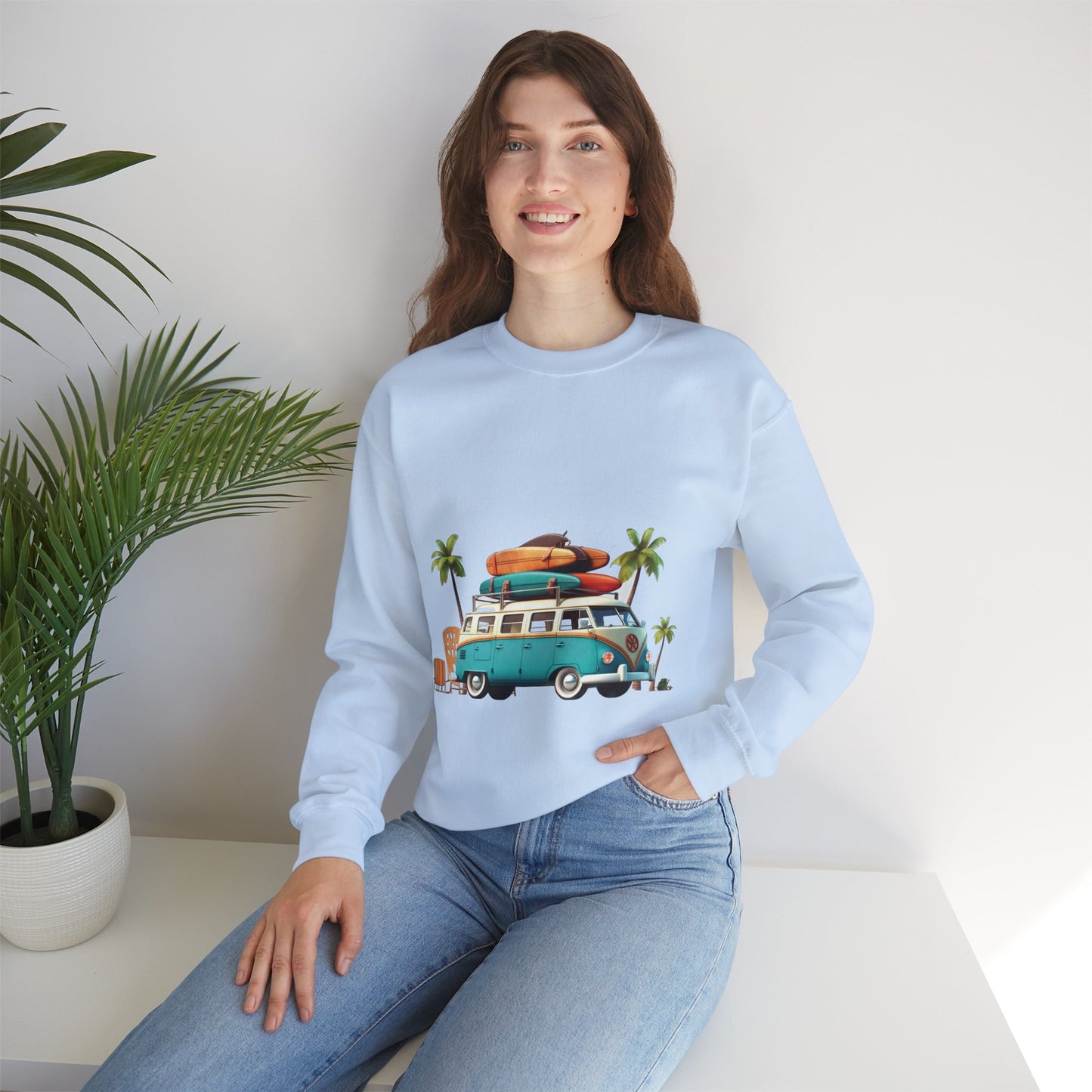 Retro Surf Van - Unisex Heavy Blend™ Crewneck Sweatshirt