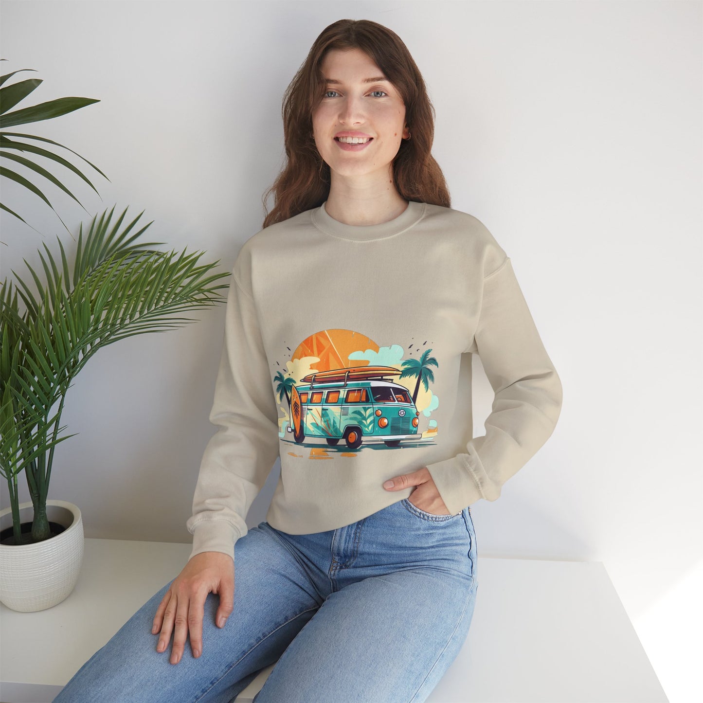 Retro Surf Van - Unisex Heavy Blend™ Crewneck Sweatshirt